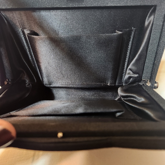 Black formal purse with a scalloped design - Picture 9 of 9